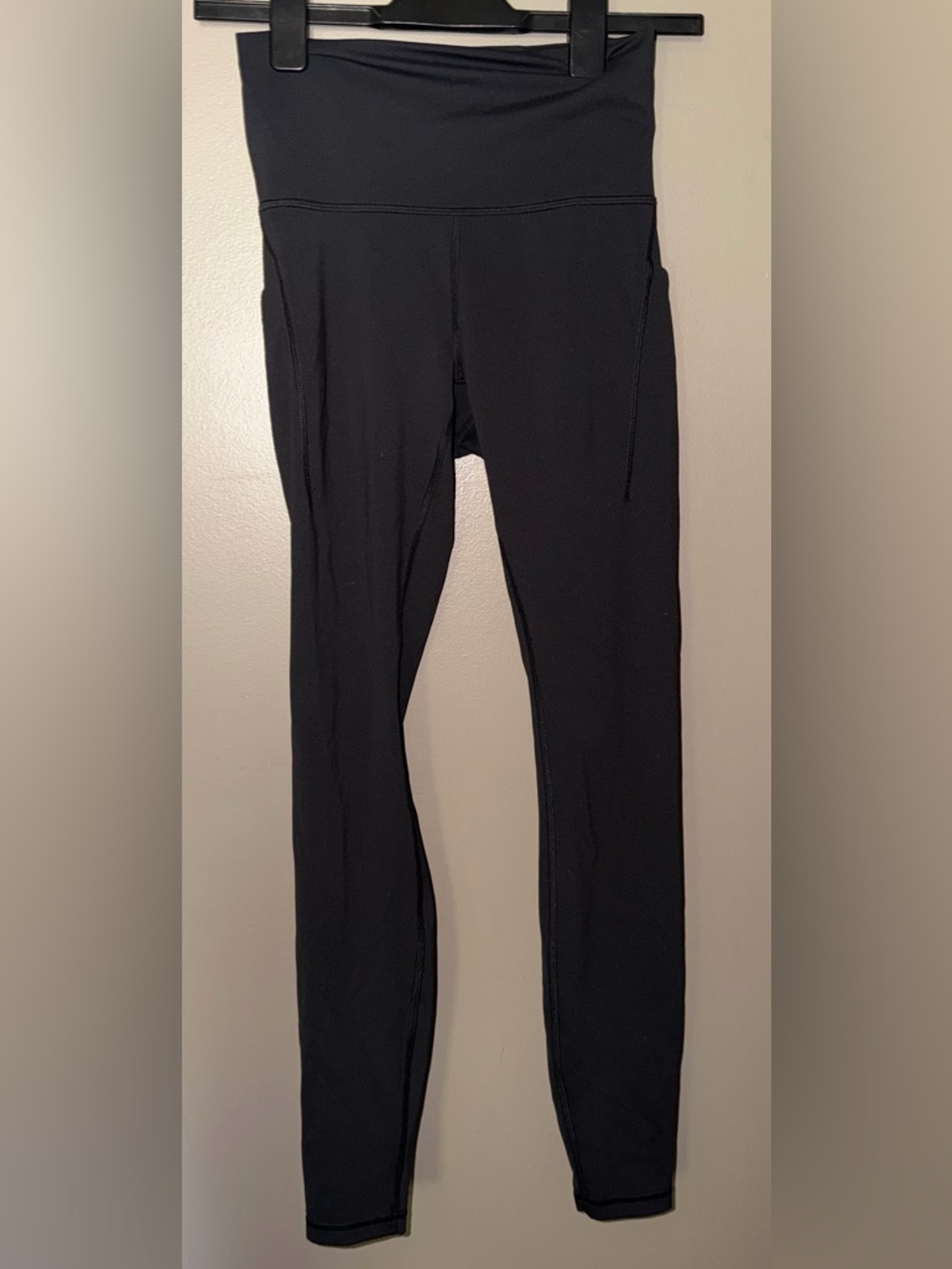 Lululemon Black High Rise Leggings Side Pocket Size 6 Yoga Running